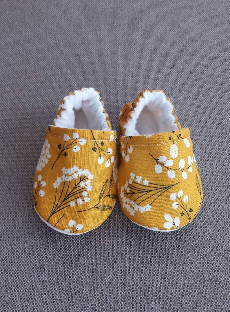 Floral baby shoes , Wildflowers baby shoes - Made to order item