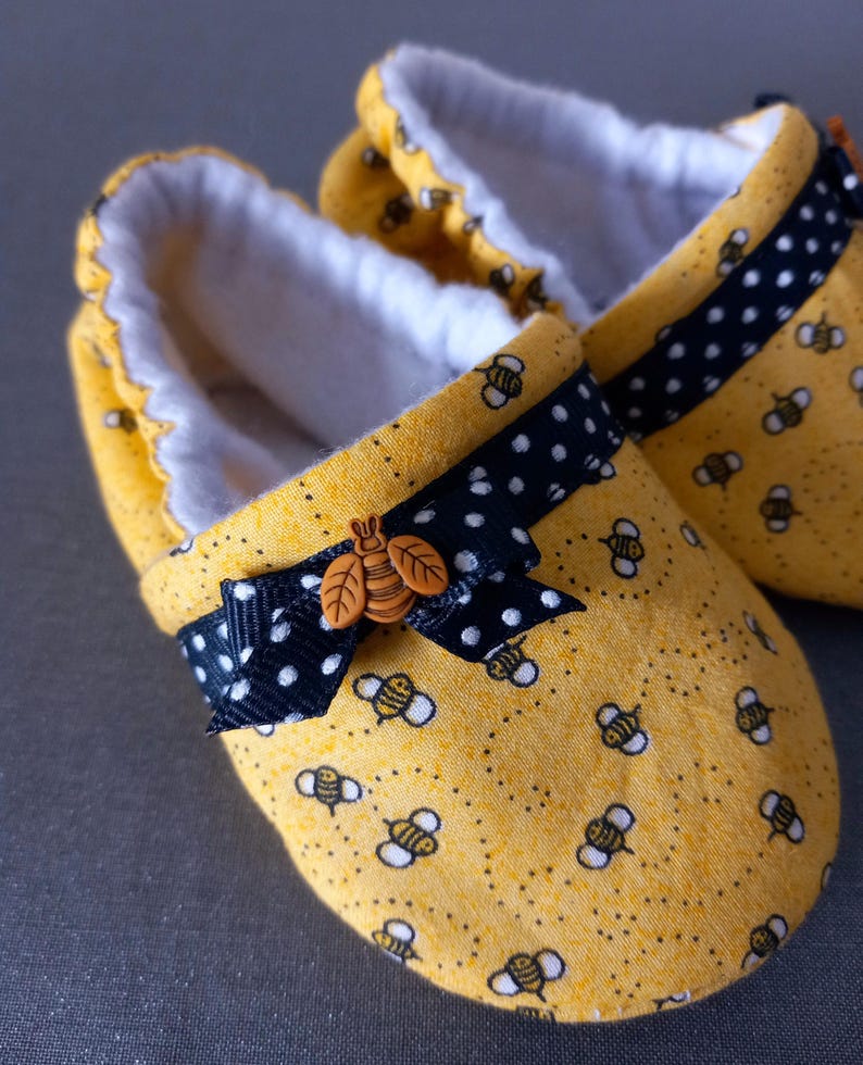 Bee Baby shoes, Yellow Bee soft baby shoes. Made to order item