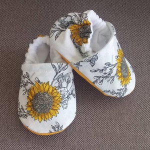 Sunflower baby shoes, Floral baby shoes. - Made to order item