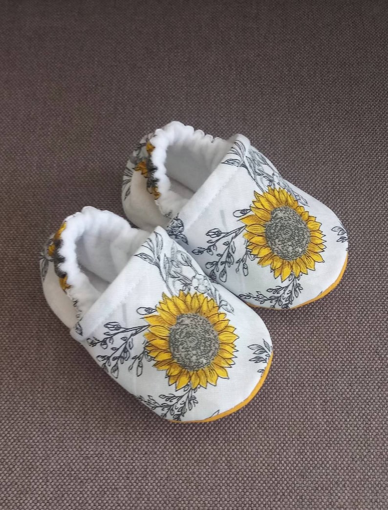 Sunflower baby shoes, Floral baby shoes. - Made to order item