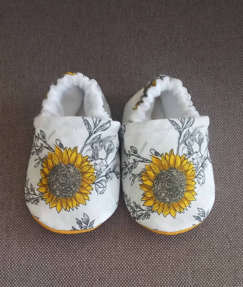 Sunflower baby shoes, Floral baby shoes. - Made to order item