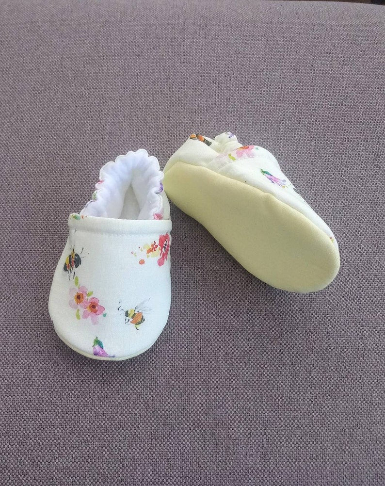 Bee Baby shoes, Yellow Bee soft baby shoes,Floral baby shoes