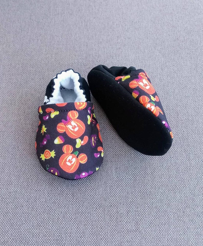 Mickey Halloween - Candy corn baby shoes
