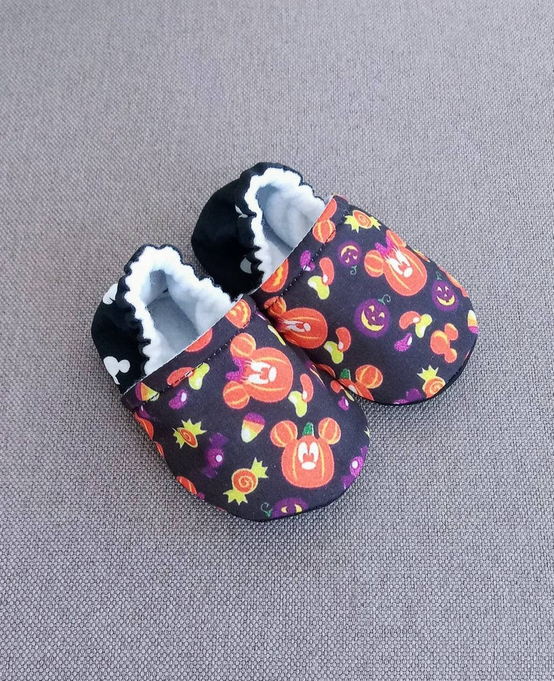 Mickey Halloween - Candy corn baby shoes