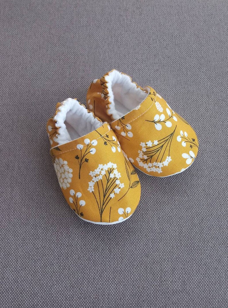 Floral baby shoes , Wildflowers baby shoes - Made to order item