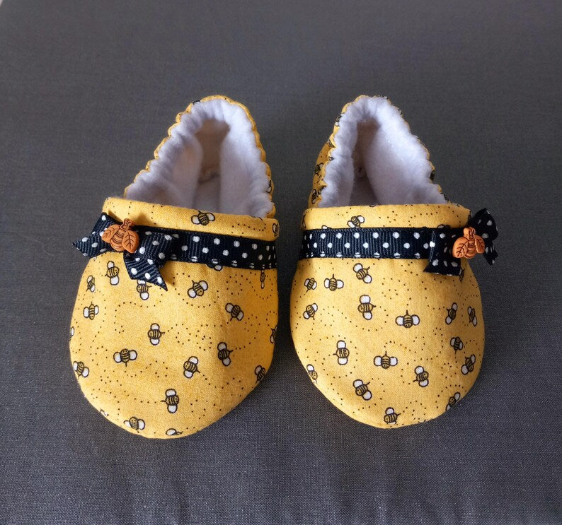 Bee Baby shoes, Yellow Bee soft baby shoes. Made to order item