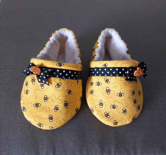 Bee Baby shoes, Yellow Bee soft baby shoes. Made to order item
