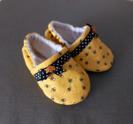Bee Baby shoes, Yellow Bee soft baby shoes. Made to order item